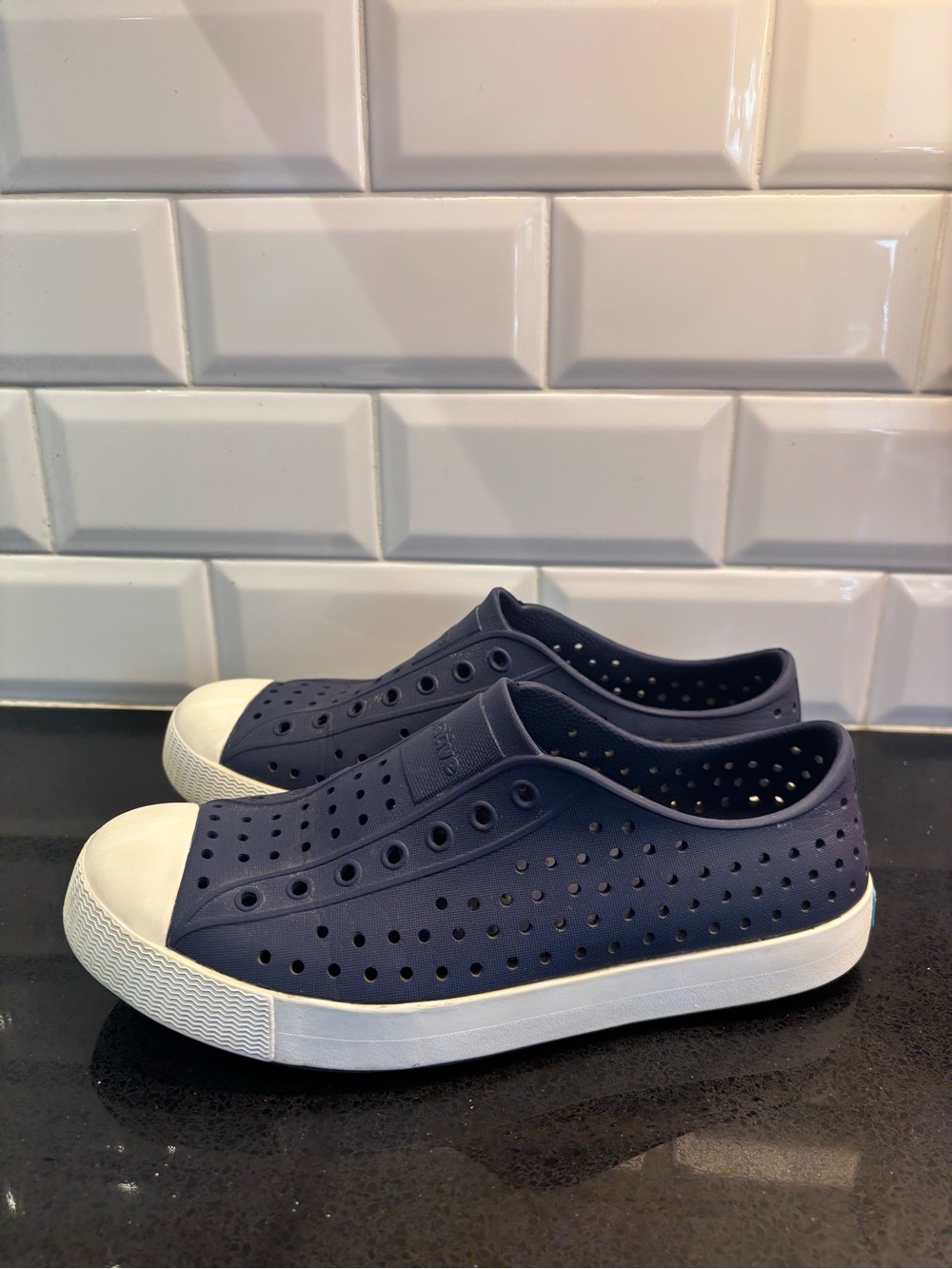 navy blue Native Jefferson slip-on shoes Size 4 J4